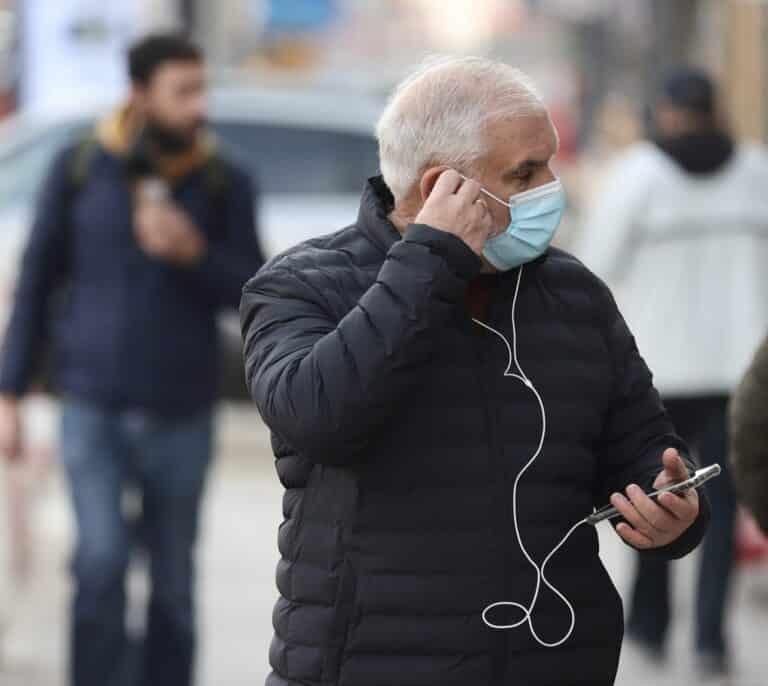 Sanidad y comunidades aprueban eliminar la mascarilla en exteriores y ampliar los aforos en eventos deportivos