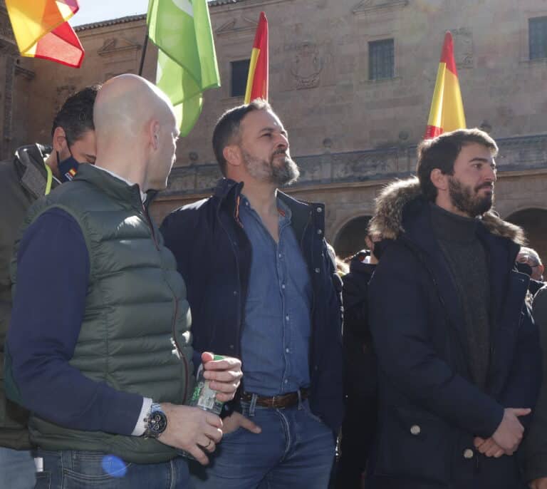 Vox se convierte en el árbitro para decidir el Gobierno de Castilla y León, según las últimas encuestas