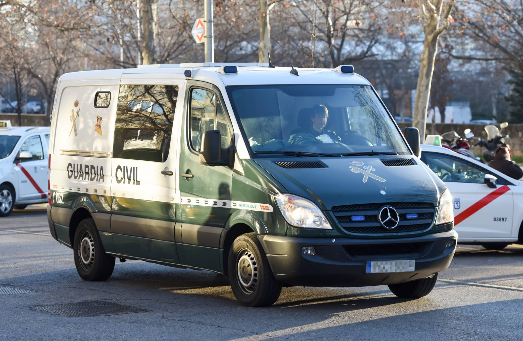 Un furgón de la Guardia Civil a su llegada a la Audiencia Provincial