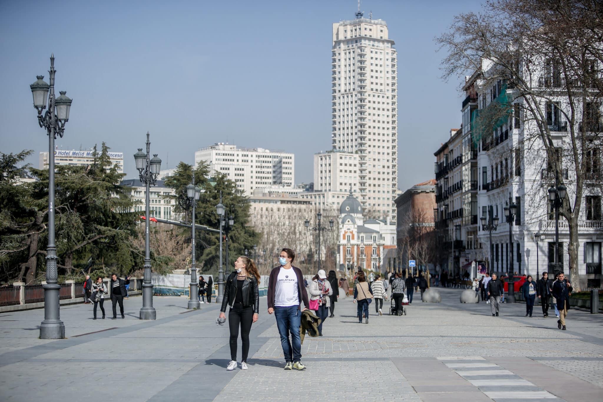 La incidencia baja otros 125 puntos mientras sigue el desplome en hospitales y UCI