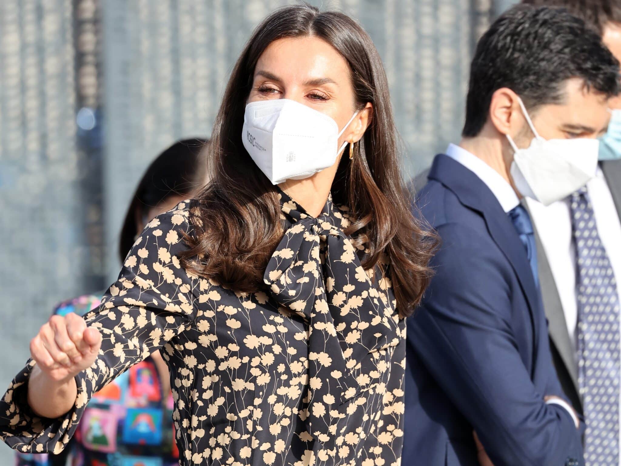 La reina Letizia ha visitado el centro de Prontoterapia de QuirónSalud