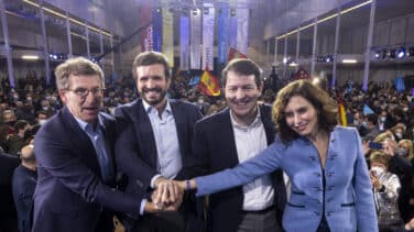 Cargos regionales del PP alertan del "divorcio traumático" de Casado con las bases