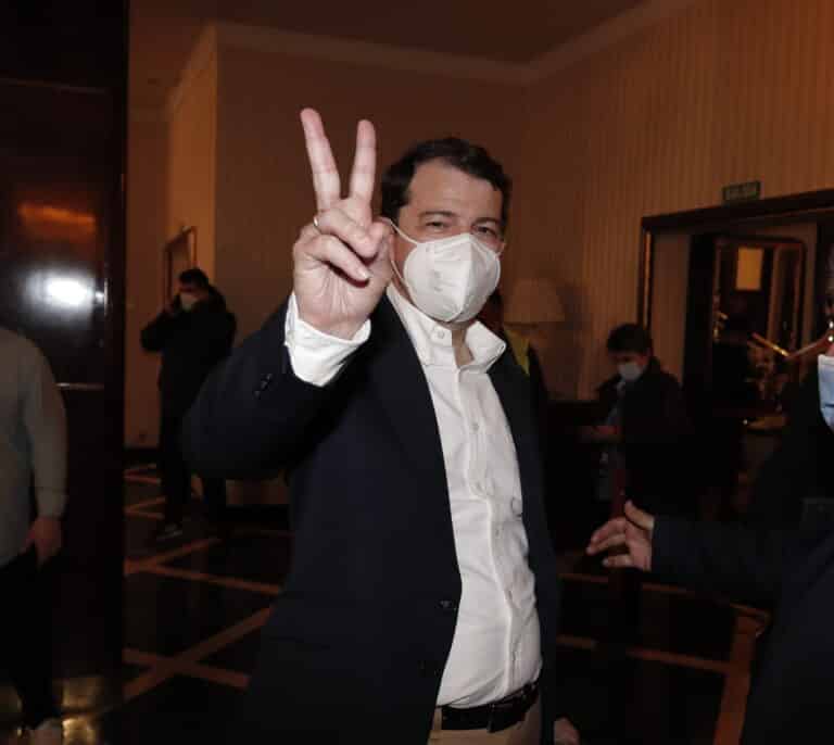 El PP no tiene más opción que pactar un gobierno con Vox