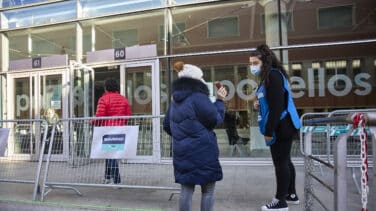 Sanidad suma 310 fallecidos mientras la incidencia baja otros 100 puntos