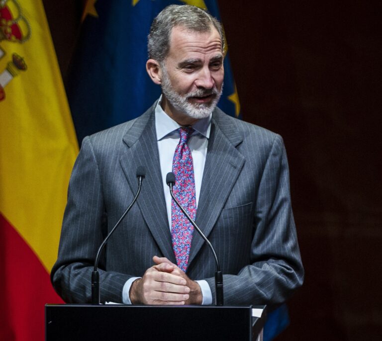 El rey Felipe VI, que continúa dando positivo en Covid, tendrá que seguir en cuarentena