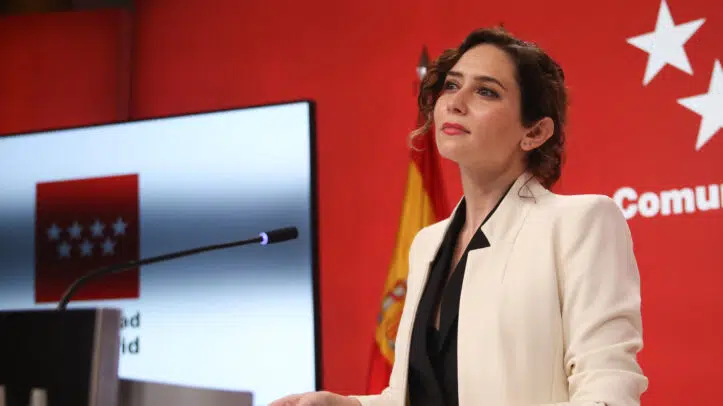 Un dictamen solicitado por Génova apunta a un delito de tráfico de influencias en el contrato del hermano de Ayuso