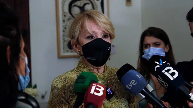 Esperanza Aguirre se está "pensando" pedir la dimisión de Casado tras exigir la de Egea