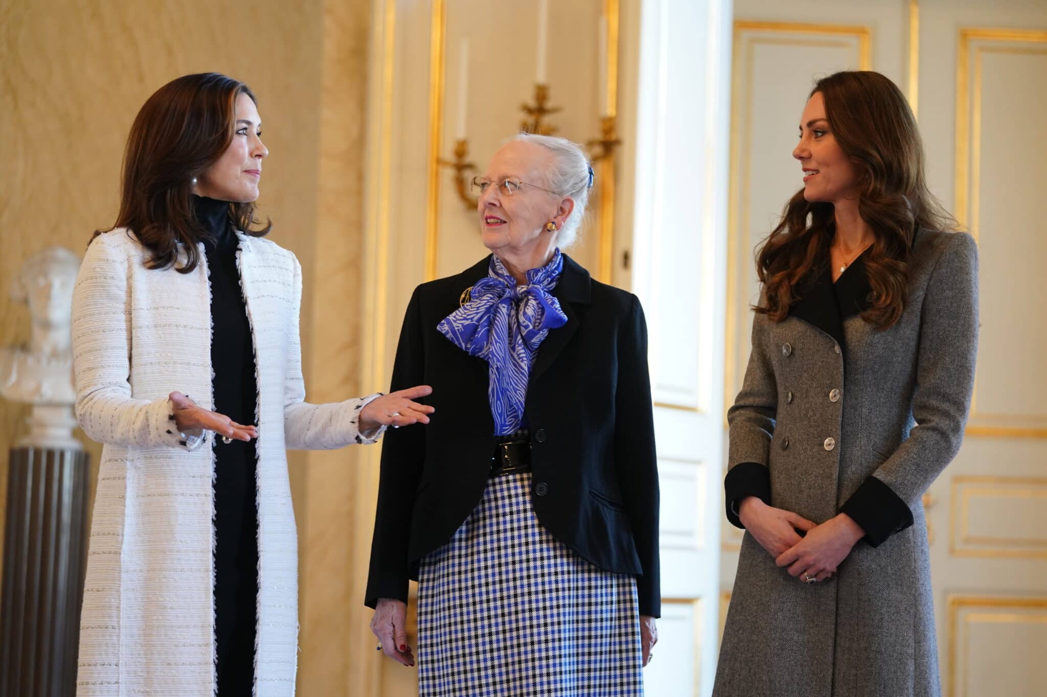 Kate Middleton, duquesa de Cambridge, con la reina Margarita de Dinamarca y la princesa Mary