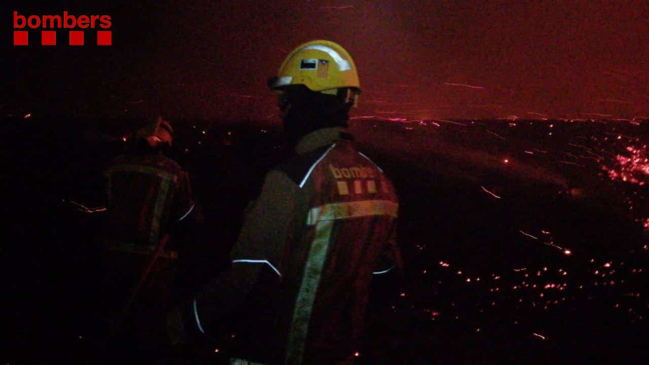 Bombers de la Generalitat en un incendio