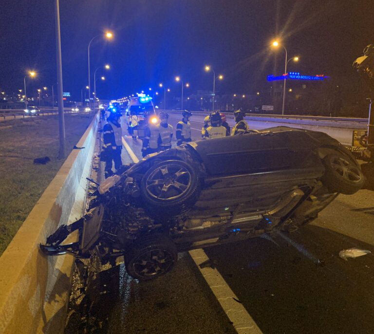 Un muerto y un herido grave en un choque frontal entre dos vehículos en la A2 (Madrid)