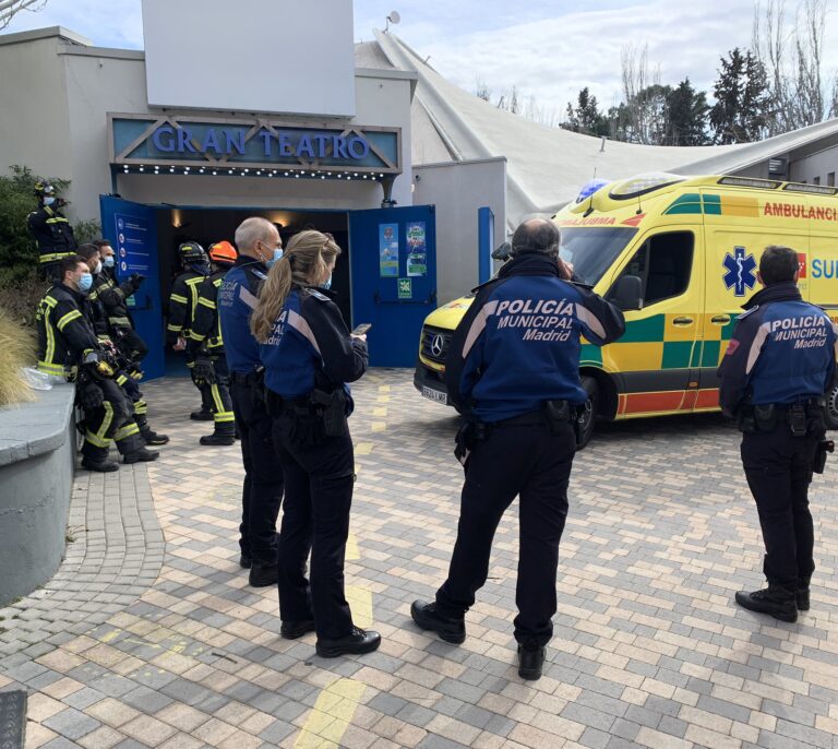 Trece heridos al derrumbarse parte del techo del auditorio del Parque de Atracciones de Madrid