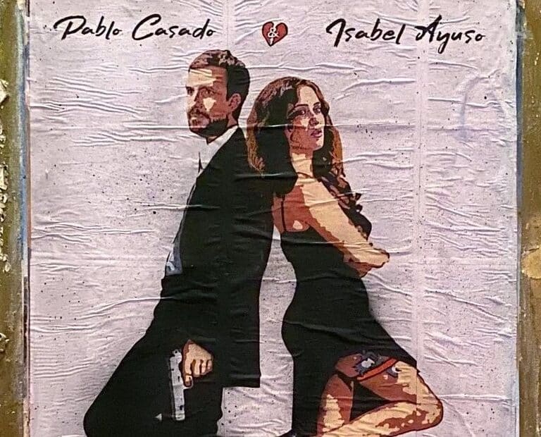 El artista Tvboy convierte a Casado y Ayuso en 'el señor y la señora Smith'