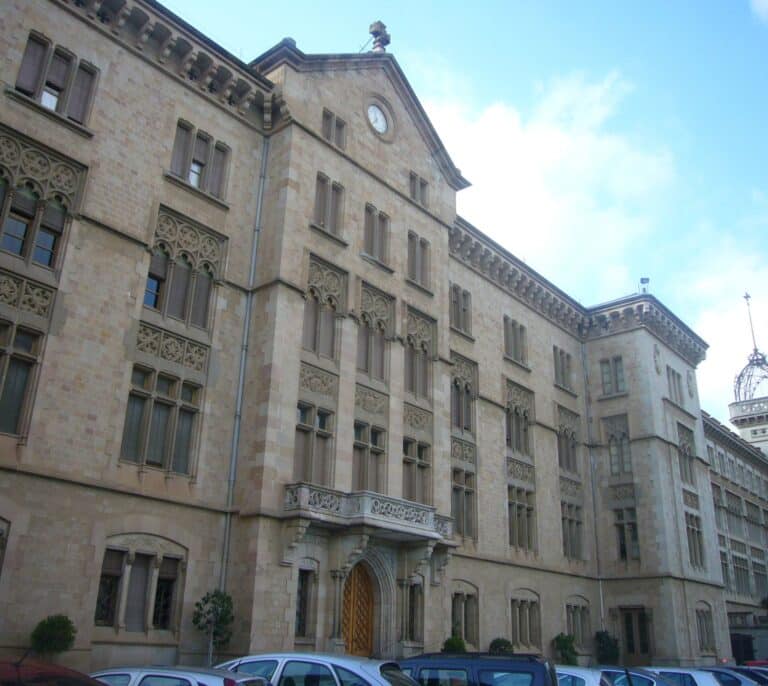 Exalumnos recriminan al colegio La Salle Montcada la falta de ayuda ante los abusos sexuales