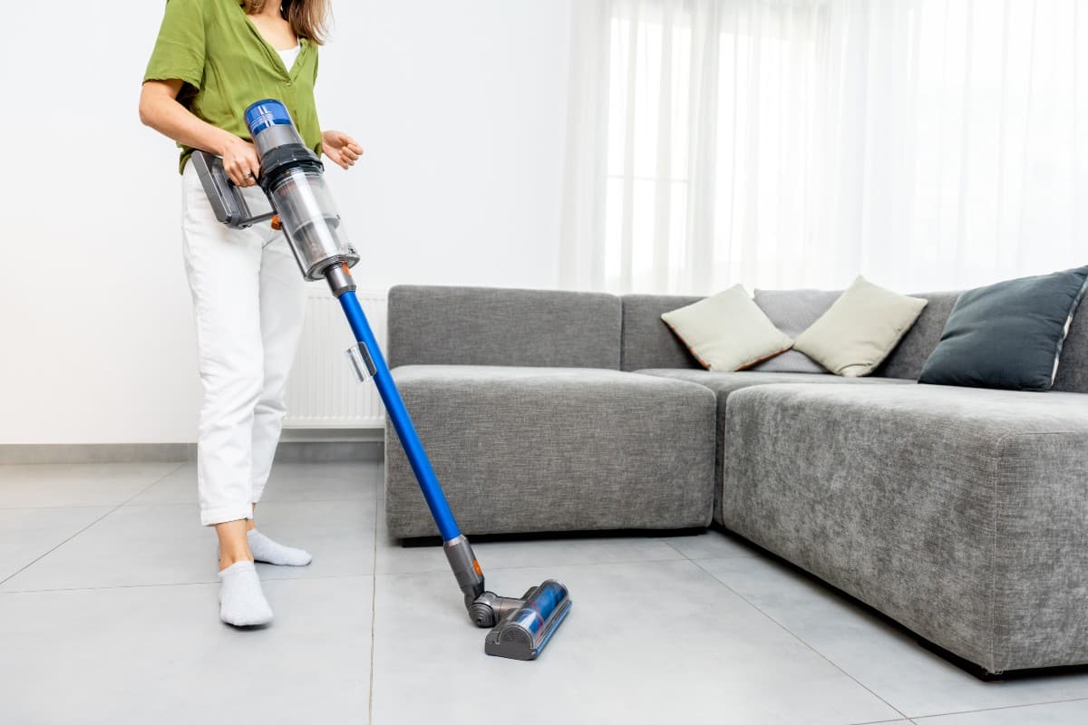 Haz más sencilla la limpieza de tu hogar con este aspirador sin cables  Cecotec: ¡ahora