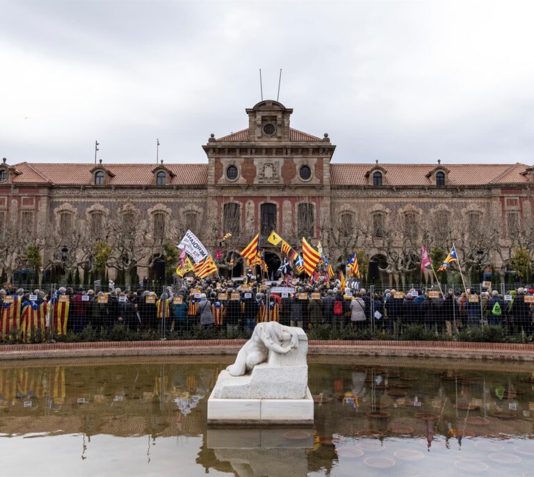 El independentismo no sabe qué hacer con su "mayoría del 52%"