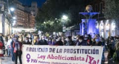 El Gobierno "más feminista de la historia" no asume una directiva europea contra la explotación sexual de la mujer