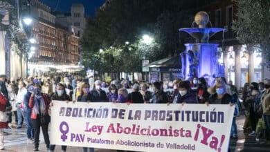 El Gobierno "más feminista de la historia" no asume una directiva europea contra la explotación sexual de la mujer