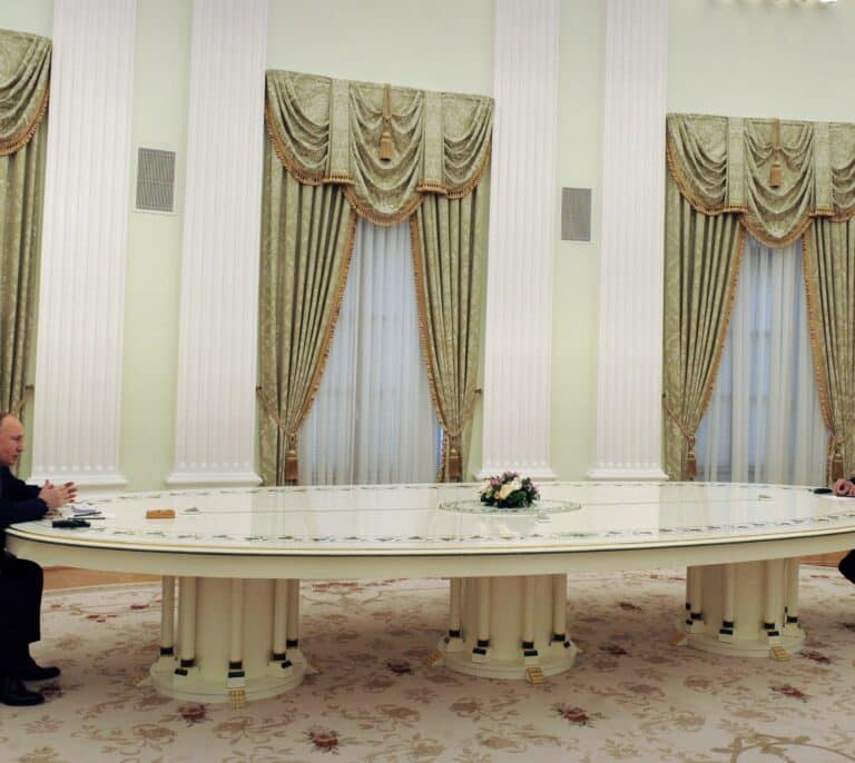 Scholz advierte a Putin que "si declara la independencia de Donetsk y Lugansk será un desastre"