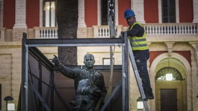 San Fernando (Cádiz) retira 74 años después la estatua del general Varela