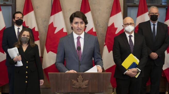 Justin Trudeau declara el estado de emergencia para frenar a los antivacuna El primer ministro canadiense, Justin Trudeau, en rueda de prensa
