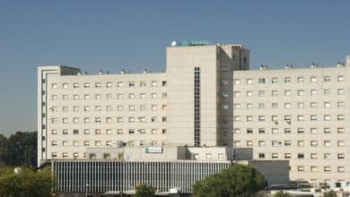 Un paciente apuñala a tres trabajadores del hospital de Valme de Sevilla