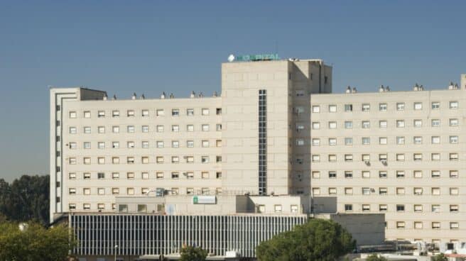 Un paciente apuñala a tres trabajadores del hospital de Valme de Sevilla Hospital de Valme de Sevilla