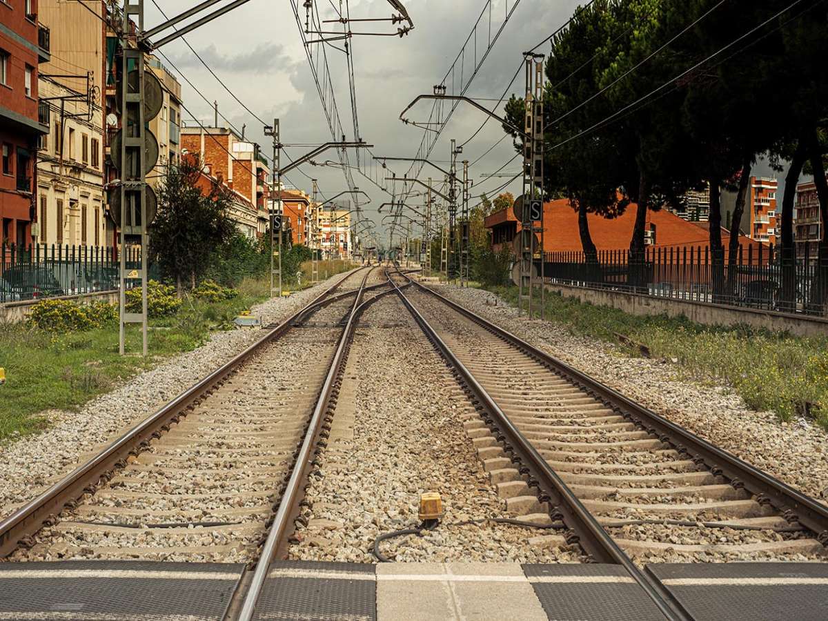 Montcada entierra las vías 40 años después