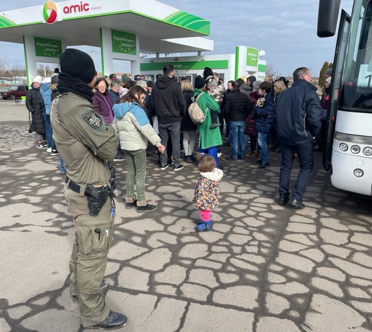 La 'operación Prusia' de los GEO para evacuar españoles de Ucrania "avanza muy lenta"