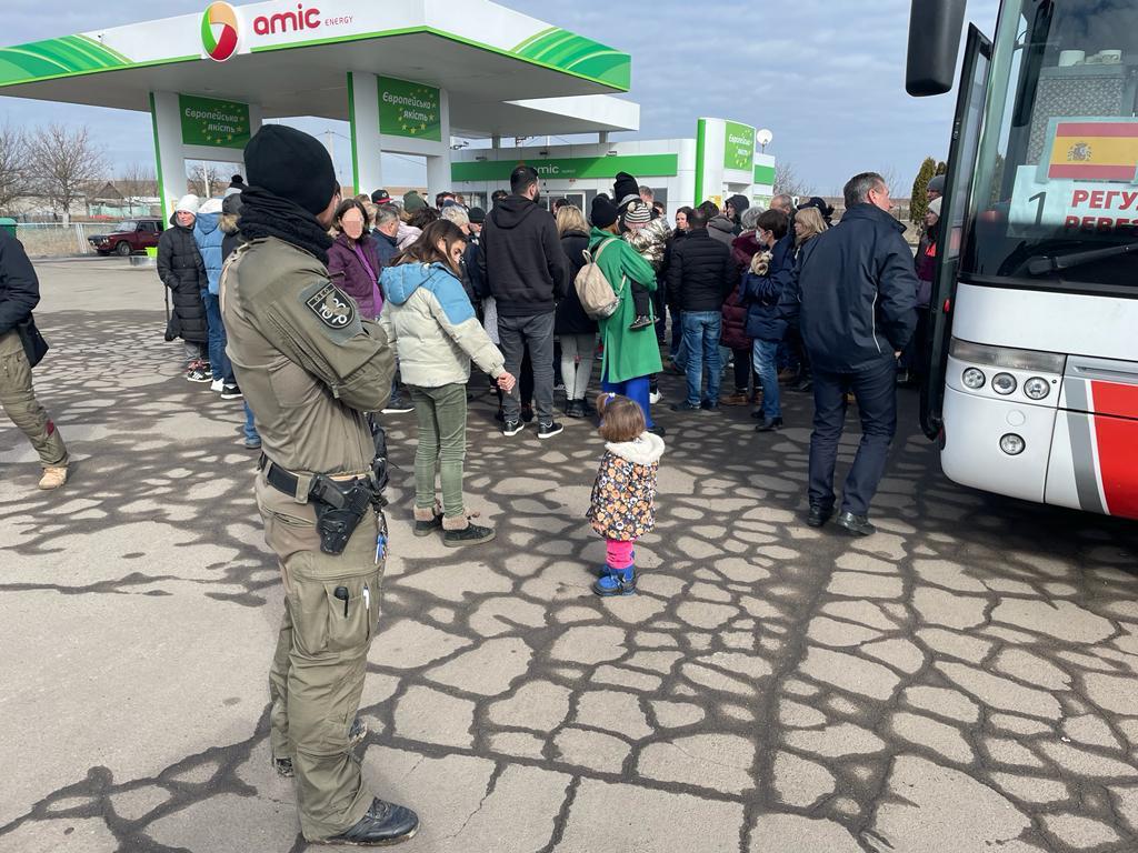 La 'operación Prusia' de los GEO para evacuar españoles de Ucrania "avanza muy lenta"