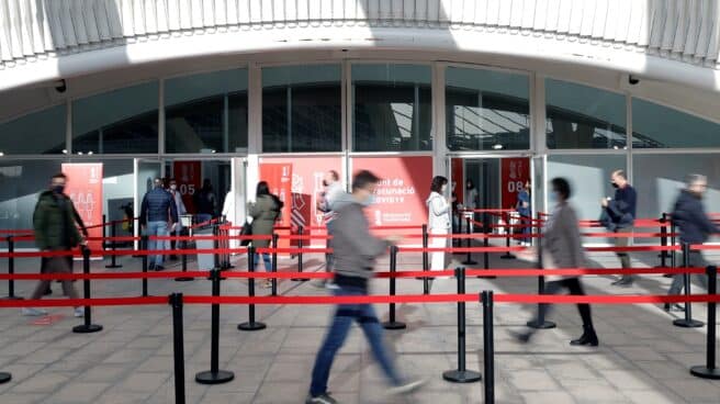 Reabren los vacunódromos en la Comunidad Valenciana La Generalitat Valenciana ha reabierto los espacios de vacunación masiva, los "vacunódromos", para acelerar la administración de la dosis de refuerzo contra la covid-19.