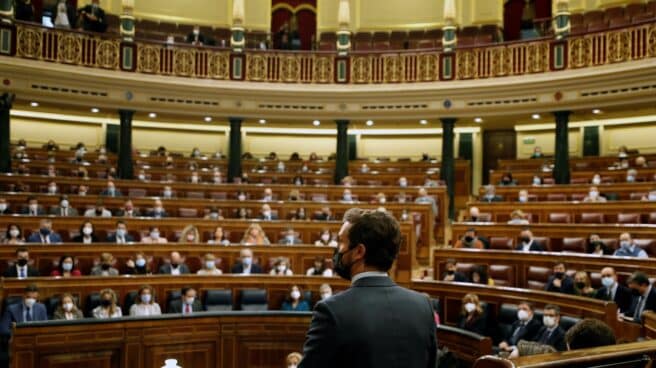 El presidente del Partido Popular, Pablo Casado, participa en la sesión de control al Gobierno celebrada este miércoles en el Congreso de los Diputados