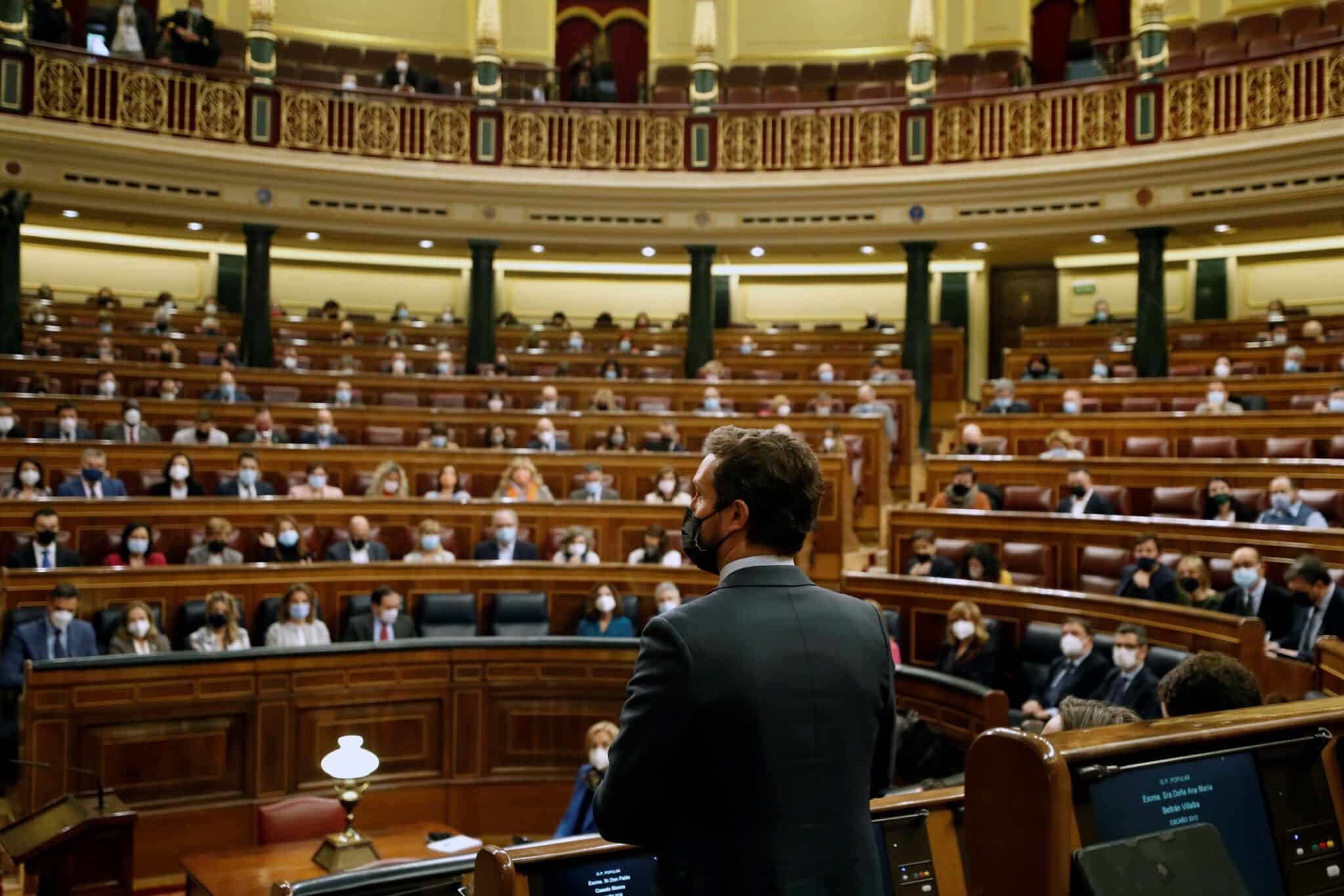 El presidente del Partido Popular, Pablo Casado, participa en la sesión de control al Gobierno celebrada este miércoles en el Congreso de los Diputados