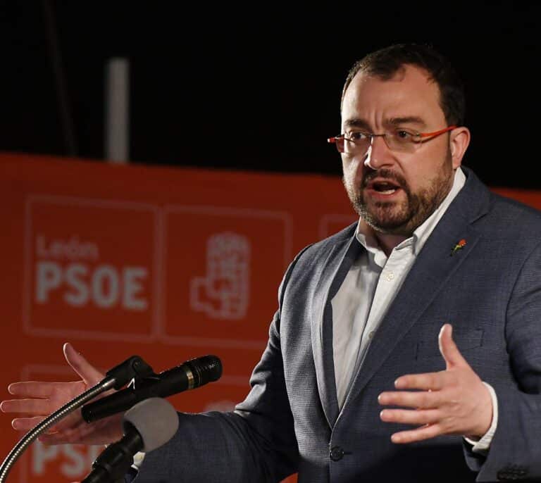 Barbón asume que no tiene apoyos suficientes para la oficialidad del asturiano