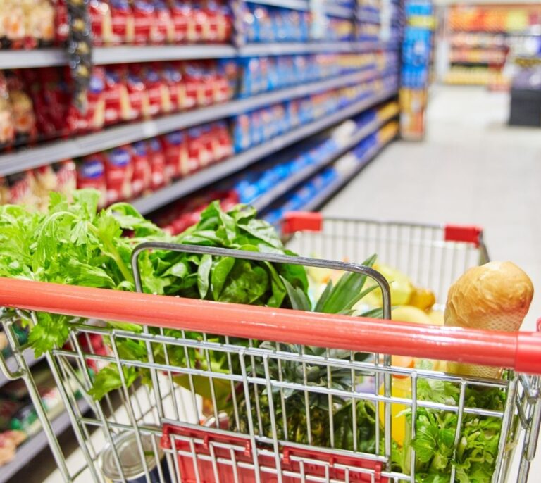 Los 'números rojos' de la cesta de la compra: ahora comemos más huevos, pollo y aceite de girasol
