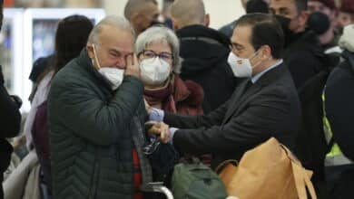 Llegan al aeropuerto de Barajas los 106 españoles evacuados de Ucrania