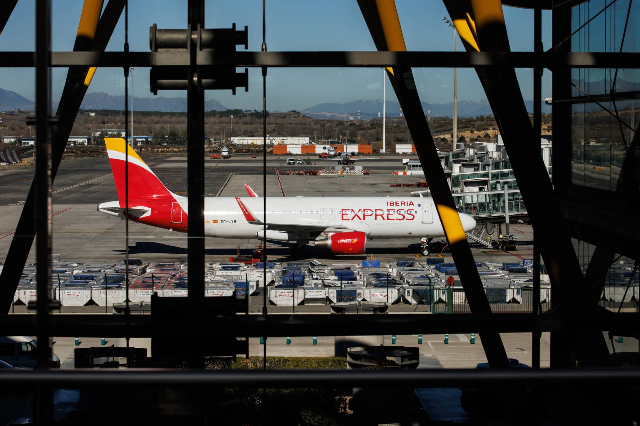 Un avión de Iberia en el aeropuerto de Madrid Barajas