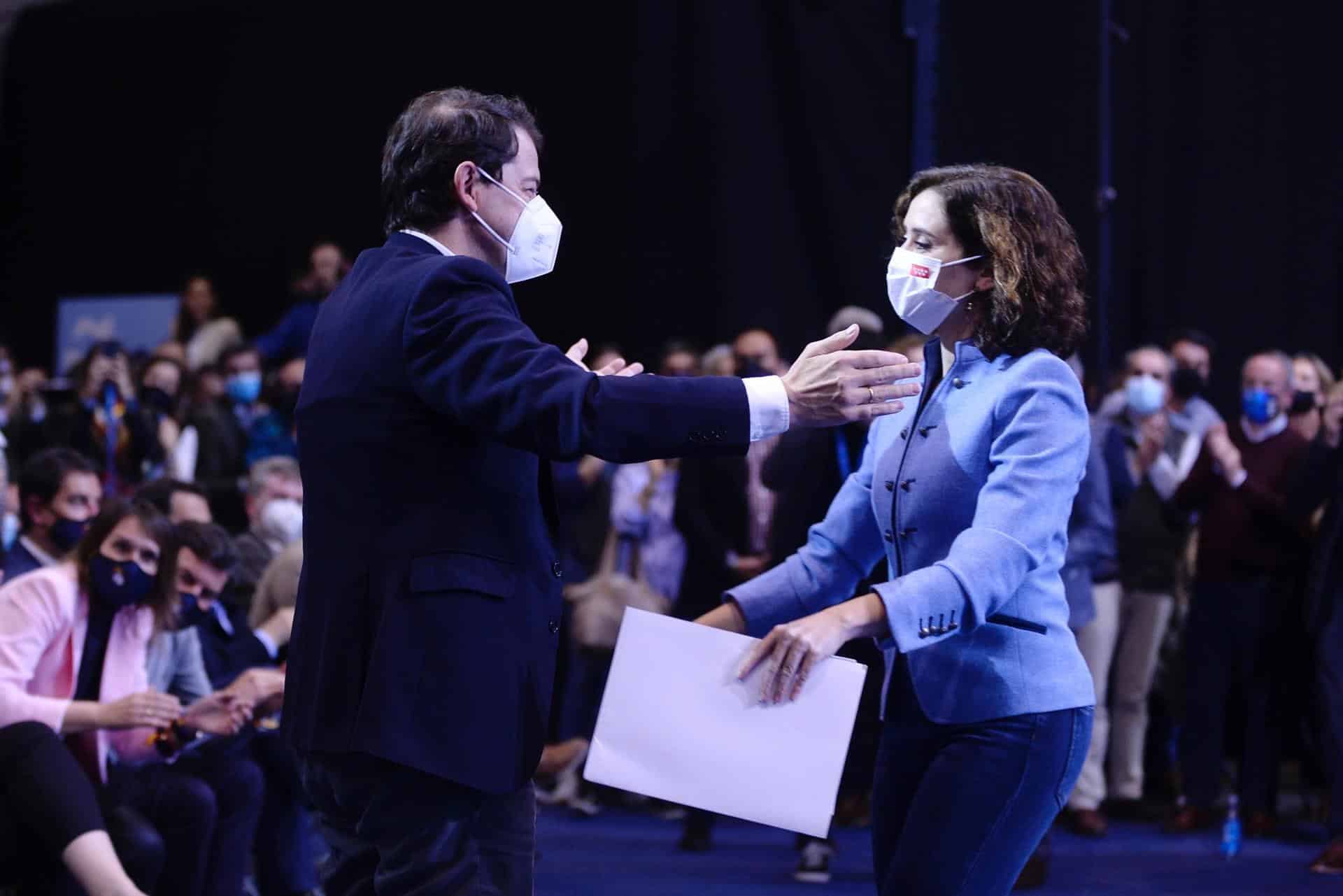 Alfonso Fernández Mañueco e Isabel Díaz Ayuso, en el cierre de campaña del PP en Castilla y León.