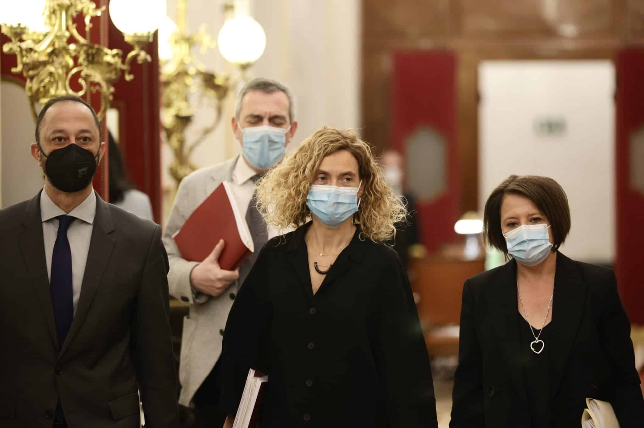 El vicepresidente primero del Congreso de los Diputados por el PSOE, Alfonso Rodríguez Gómez de Celis, y la presidenta del Congreso, Meritxell Batet, a su llegada a una reunión de la Mesa del Congreso de los Diputados.