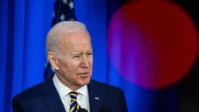 Biden avisa a Putin que Estados Unidos está listo para "todos los escenarios" en una llamada de una hora