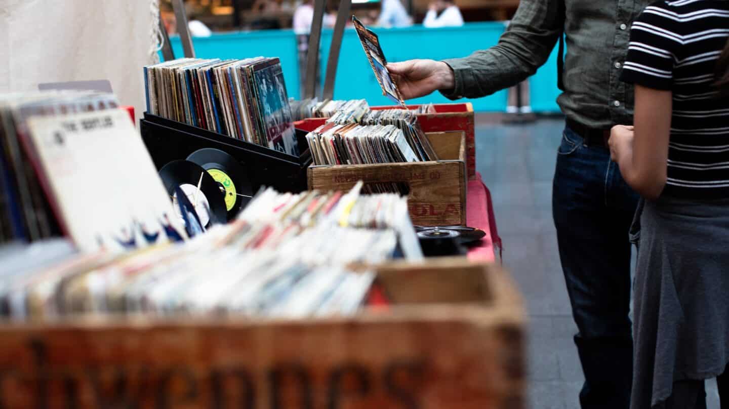 El 'boom' del vinilo, entre la escasez de petróleo y el negocio de las grandes compañías