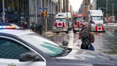 El bloqueo de los camioneros en Canadá comienza a golpear la producción de Ford, Toyota y General Motors