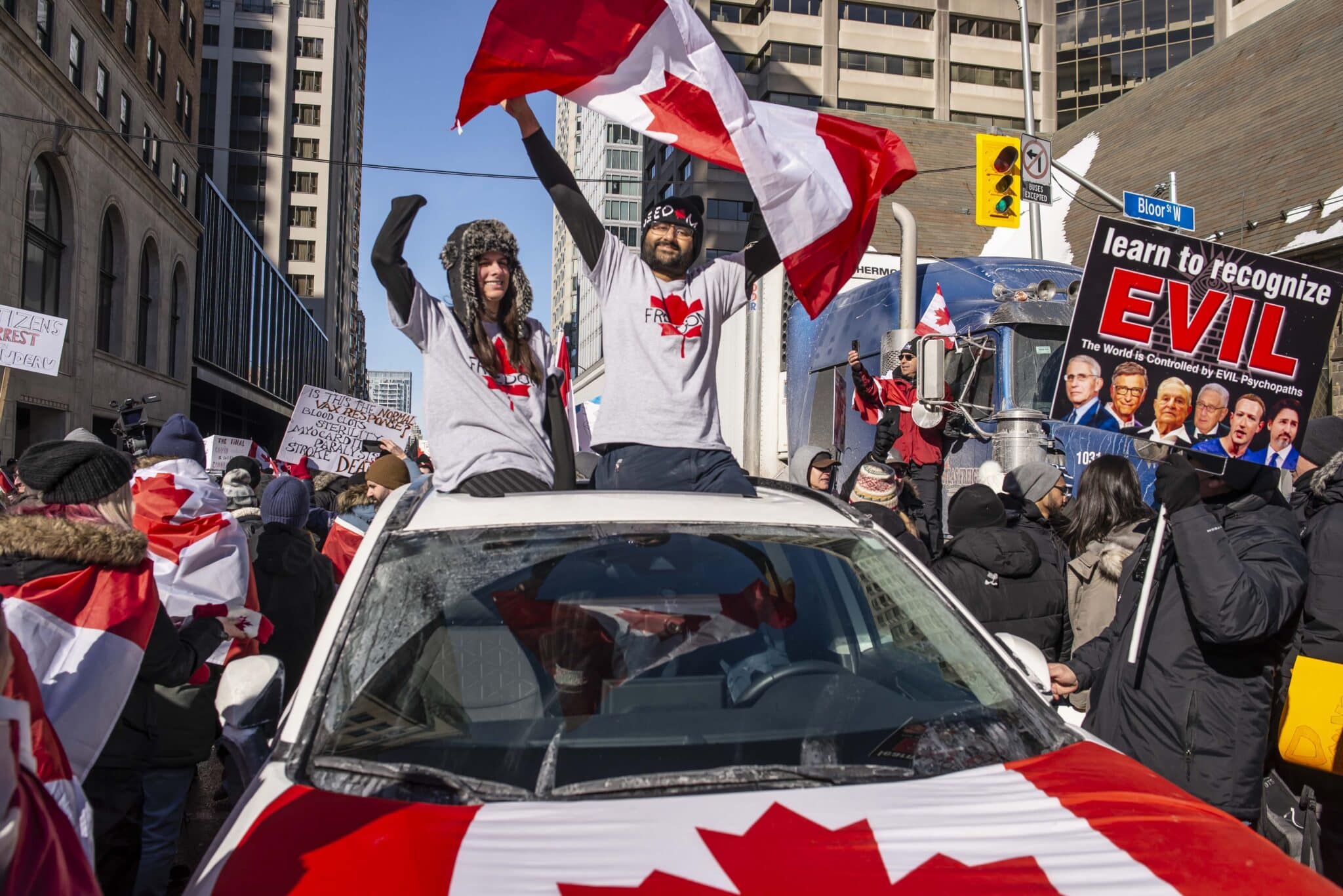 Varios canadienses protestan contra las medidas impuestas por el Covid en Ottawa