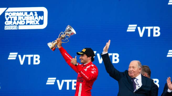 Carlos Sainz celebra su tercera posición en el último GP de Rusia