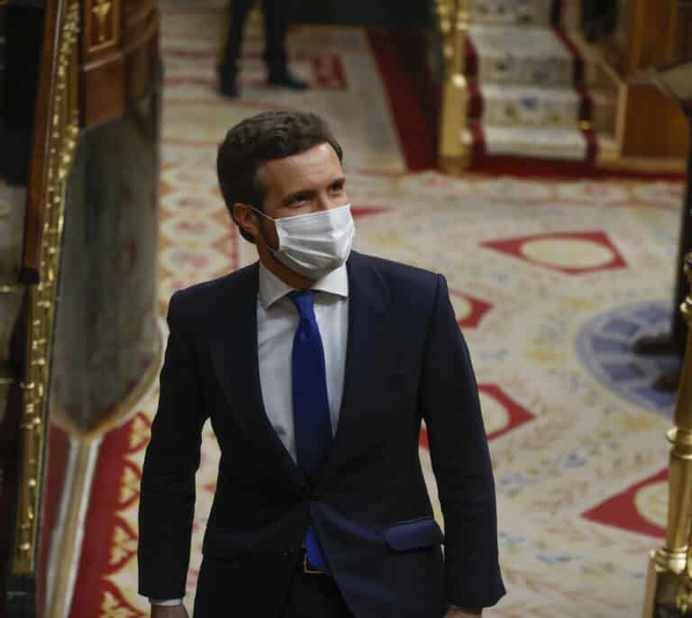 El último día en el escaño de Casado: aplausos y buenos deseos en el 23-F