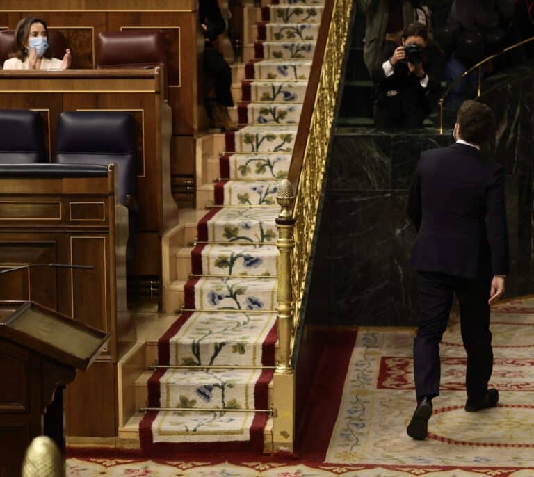 Casado pidió tiempo hasta julio "para dar la vuelta a las encuestas" que hunden al PP
