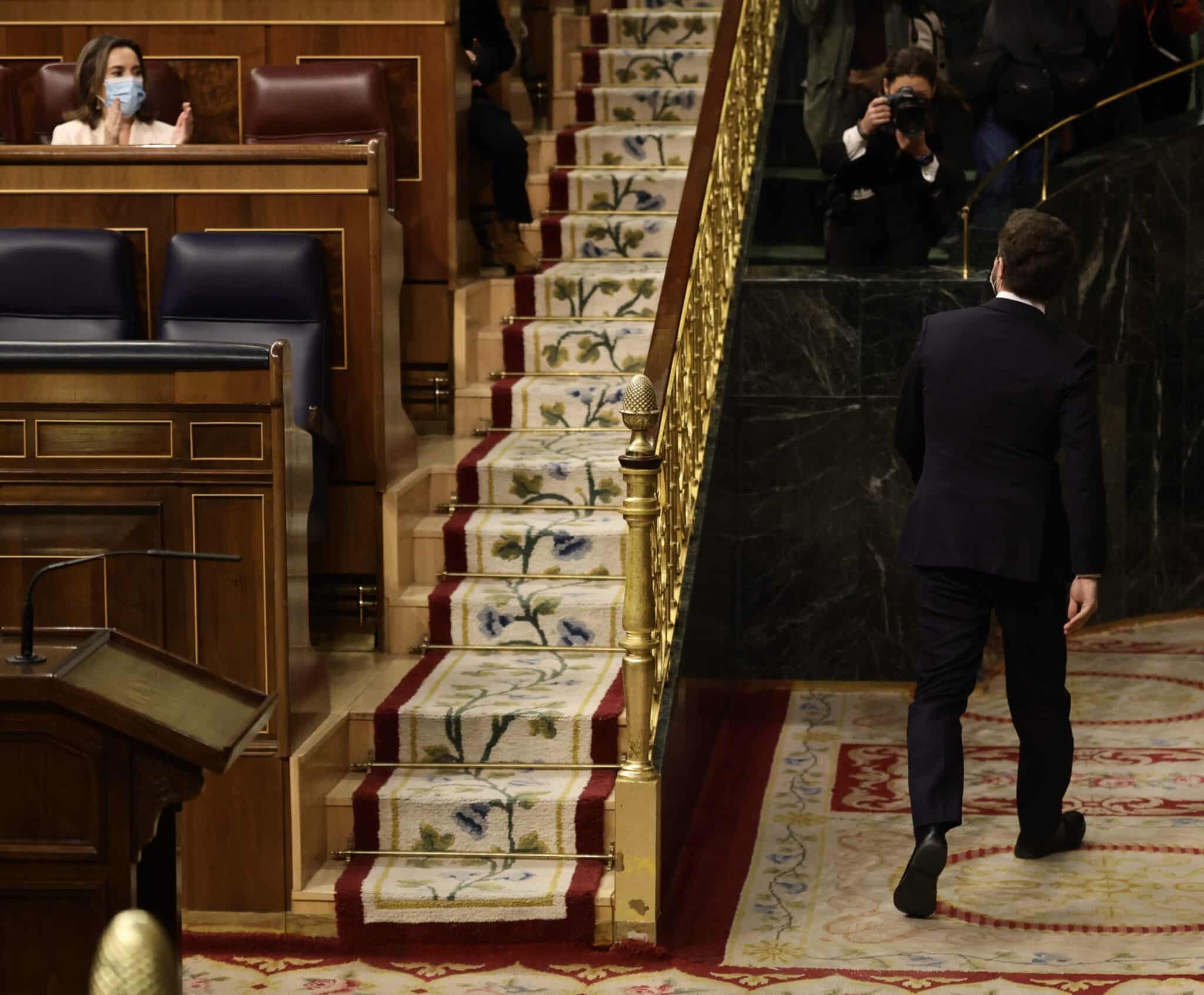 Casado pidió tiempo hasta julio "para dar la vuelta a las encuestas" que hunden al PP