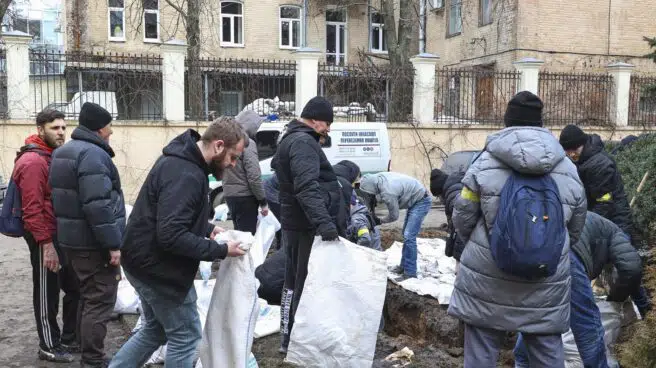Un bombardeo mata a decenas de civiles en Járkov durante la primera negociación entre Rusia y Ucrania