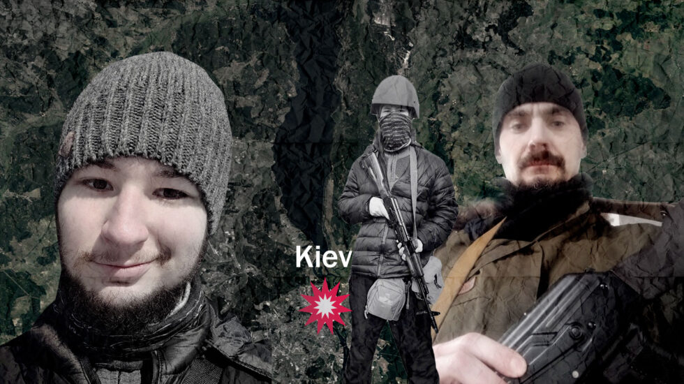Bogdan y Sergiy, dos jóvenes ucranianos que se han alistado al ejército tras el inicio de la ofensiva rusa esta semana.