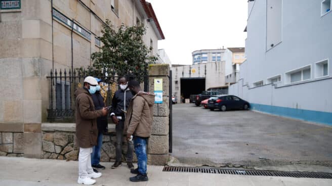 El tío de un desaparecido en el naufragio del Villa de Pitanxo: "En esas aguas tardas tres minutos en morir" Varios amigos de los ghaneses del barco de la tripulación del pesquero ‘Villa de Pitanxo