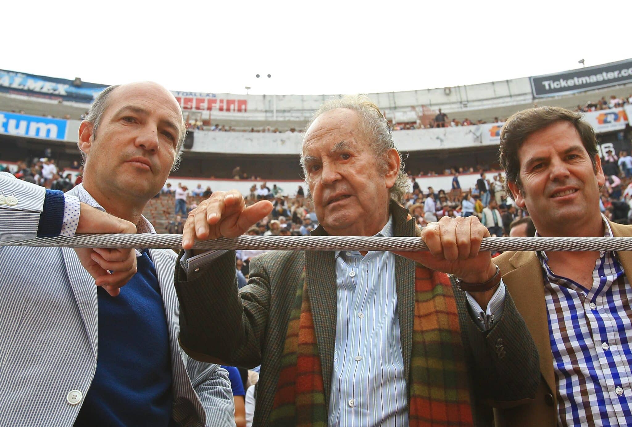 Alberto Baillères, en el centro de la imagen.